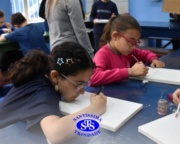 4º ano participa de Oficina de Desenho e cria telas