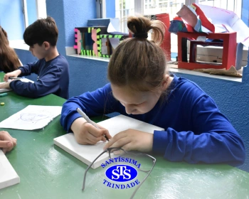 4º ano participa de Oficina de Desenho e cria telas