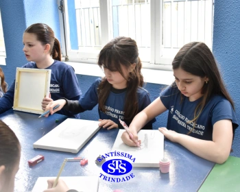 4º ano participa de Oficina de Desenho e cria telas