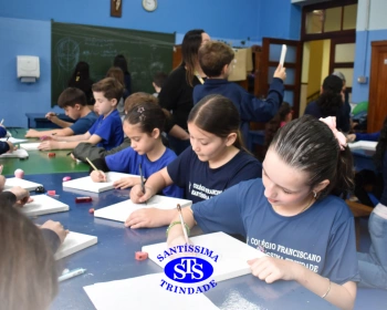 4º ano participa de Oficina de Desenho e cria telas