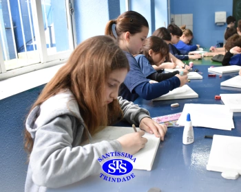 4º ano participa de Oficina de Desenho e cria telas