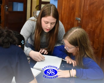 4º ano participa de Oficina de Desenho e cria telas
