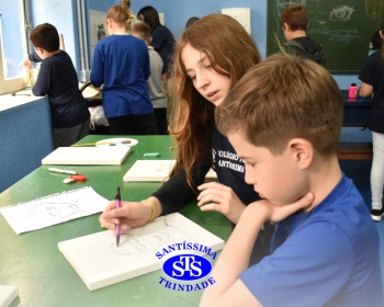 4º ano participa de Oficina de Desenho e cria telas