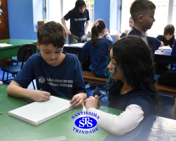 4º ano participa de Oficina de Desenho e cria telas