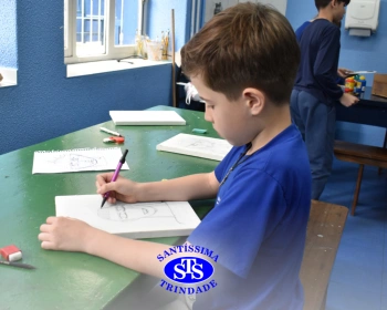 4º ano participa de Oficina de Desenho e cria telas