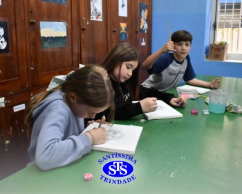 4º ano participa de Oficina de Desenho e cria telas