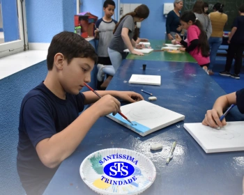 4º ano participa de Oficina de Desenho e cria telas