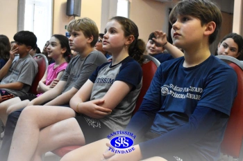 Novidades 2025: pais e estudantes participam de reuniões de apresentação do sistema Anglo de ensino