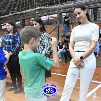 Conexão entre mães e filhos fica evidente nas homenagens do 3º e 4º anos