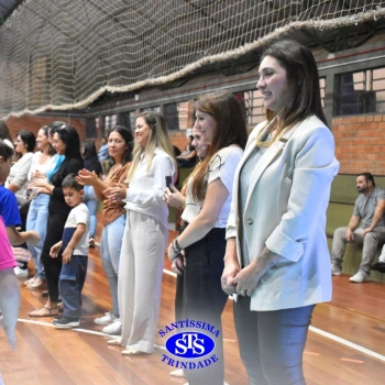 Conexão entre mães e filhos fica evidente nas homenagens do 3º e 4º anos
