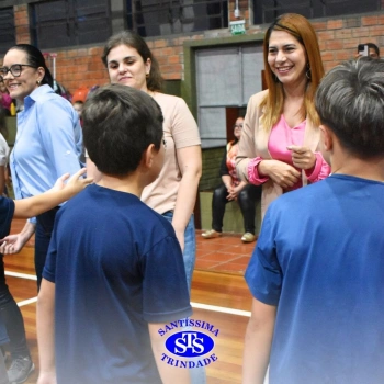 Conexão entre mães e filhos fica evidente nas homenagens do 3º e 4º anos