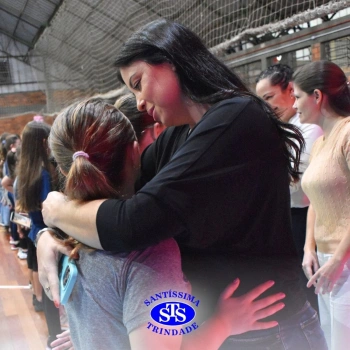 Conexão entre mães e filhos fica evidente nas homenagens do 3º e 4º anos