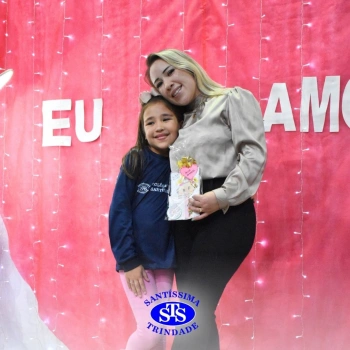 Conexão entre mães e filhos fica evidente nas homenagens do 3º e 4º anos
