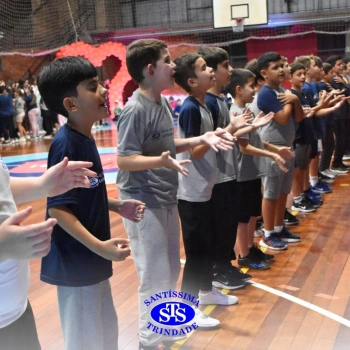 Conexão entre mães e filhos fica evidente nas homenagens do 3º e 4º anos