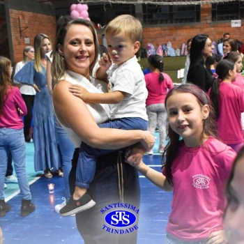 Conexão entre mães e filhos fica evidente nas homenagens do 3º e 4º anos