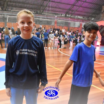 Conexão entre mães e filhos fica evidente nas homenagens do 3º e 4º anos