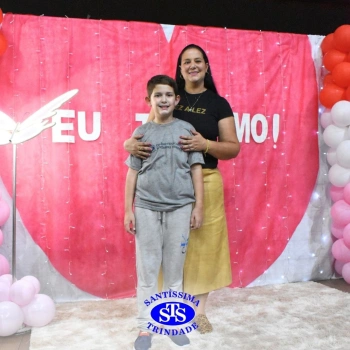 Conexão entre mães e filhos fica evidente nas homenagens do 3º e 4º anos