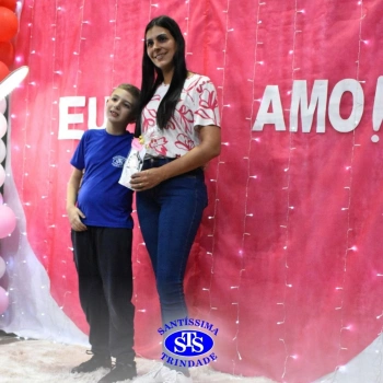 Conexão entre mães e filhos fica evidente nas homenagens do 3º e 4º anos