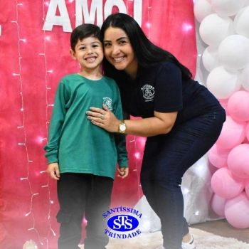 Conexão entre mães e filhos fica evidente nas homenagens do 3º e 4º anos