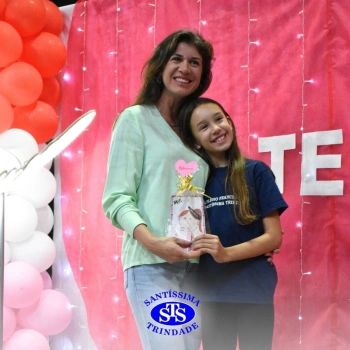 Conexão entre mães e filhos fica evidente nas homenagens do 3º e 4º anos
