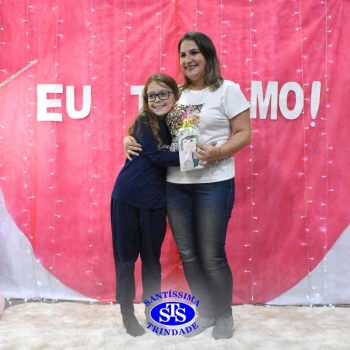 Conexão entre mães e filhos fica evidente nas homenagens do 3º e 4º anos