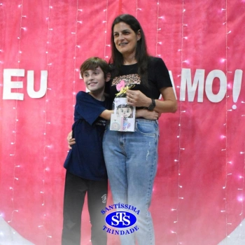 Conexão entre mães e filhos fica evidente nas homenagens do 3º e 4º anos