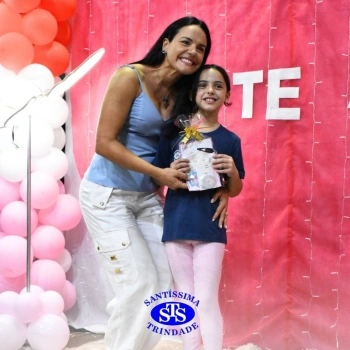 Conexão entre mães e filhos fica evidente nas homenagens do 3º e 4º anos
