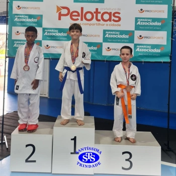 Irmãos conquistam ouro e bronze em competições de karate