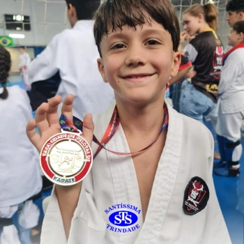 Irmãos conquistam ouro e bronze em competições de karate