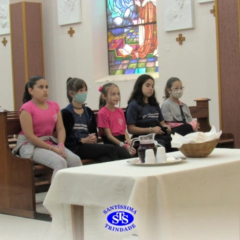 Vivência celebrativa com alunos do 2º ano 1, 2 e 4, 4º ano 3 e 3º ano 3