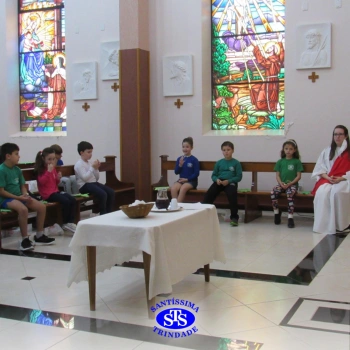Vivência celebrativa com alunos do 2º ano 1, 2 e 4, 4º ano 3 e 3º ano 3