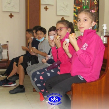 Vivência celebrativa com alunos do 2º ano 1, 2 e 4, 4º ano 3 e 3º ano 3