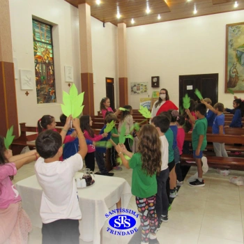 Vivência celebrativa com alunos do 2º ano 1, 2 e 4, 4º ano 3 e 3º ano 3