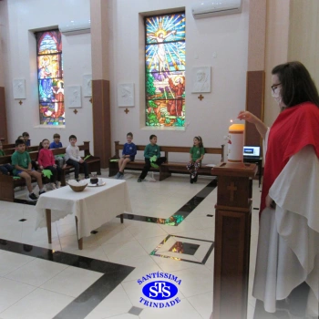 Vivência celebrativa com alunos do 2º ano 1, 2 e 4, 4º ano 3 e 3º ano 3