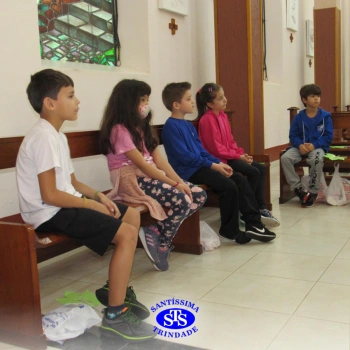 Vivência celebrativa com alunos do 2º ano 1, 2 e 4, 4º ano 3 e 3º ano 3