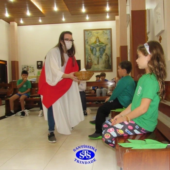 Vivência celebrativa com alunos do 2º ano 1, 2 e 4, 4º ano 3 e 3º ano 3