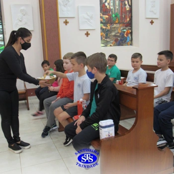 Vivência celebrativa com alunos do 2º ano 1, 2 e 4, 4º ano 3 e 3º ano 3