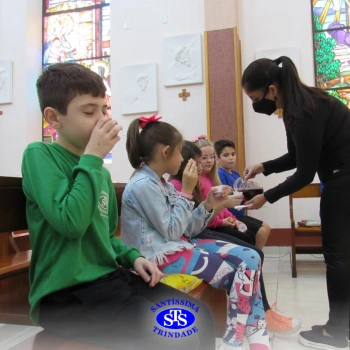 Vivência celebrativa com alunos do 2º ano 1, 2 e 4, 4º ano 3 e 3º ano 3