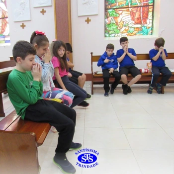 Vivência celebrativa com alunos do 2º ano 1, 2 e 4, 4º ano 3 e 3º ano 3