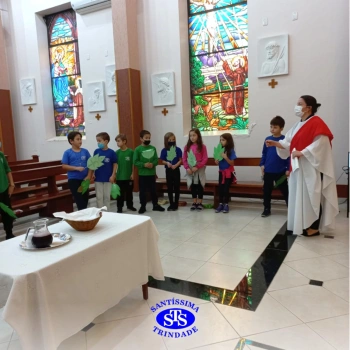 Vivência celebrativa com alunos do 2º ano 1, 2 e 4, 4º ano 3 e 3º ano 3