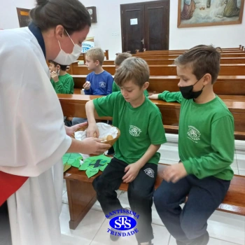 Vivência celebrativa com alunos do 2º ano 1, 2 e 4, 4º ano 3 e 3º ano 3
