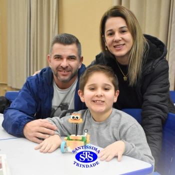 Dia da Família na Robótica promove a convivência com construção e corrida de robôs