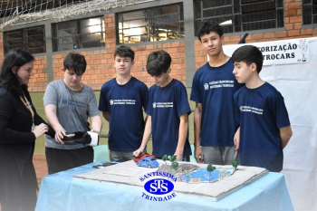 Estudantes colocam em prática seus conhecimentos na Feira de Ciências | 8º ano