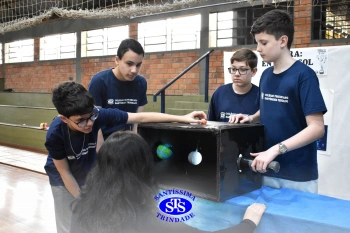 Estudantes colocam em prática seus conhecimentos na Feira de Ciências | 8º ano