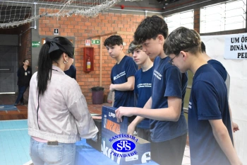 Estudantes colocam em prática seus conhecimentos na Feira de Ciências | 8º ano
