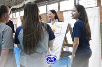 Estudantes colocam em prática seus conhecimentos na Feira de Ciências | 8º ano