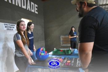 Estudantes colocam em prática seus conhecimentos na Feira de Ciências | 8º ano