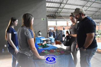 Estudantes colocam em prática seus conhecimentos na Feira de Ciências | 8º ano
