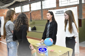 Estudantes colocam em prática seus conhecimentos na Feira de Ciências | 8º ano