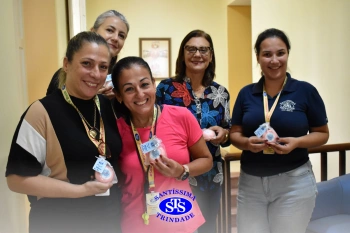 Mães que trabalham no Colégio são homenageadas